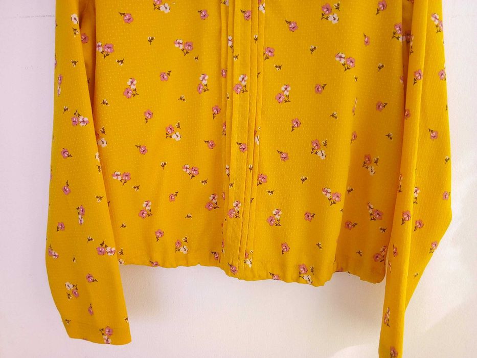 Blusa amarela torrado com flores - Lefties - Tamanho L - Nova!