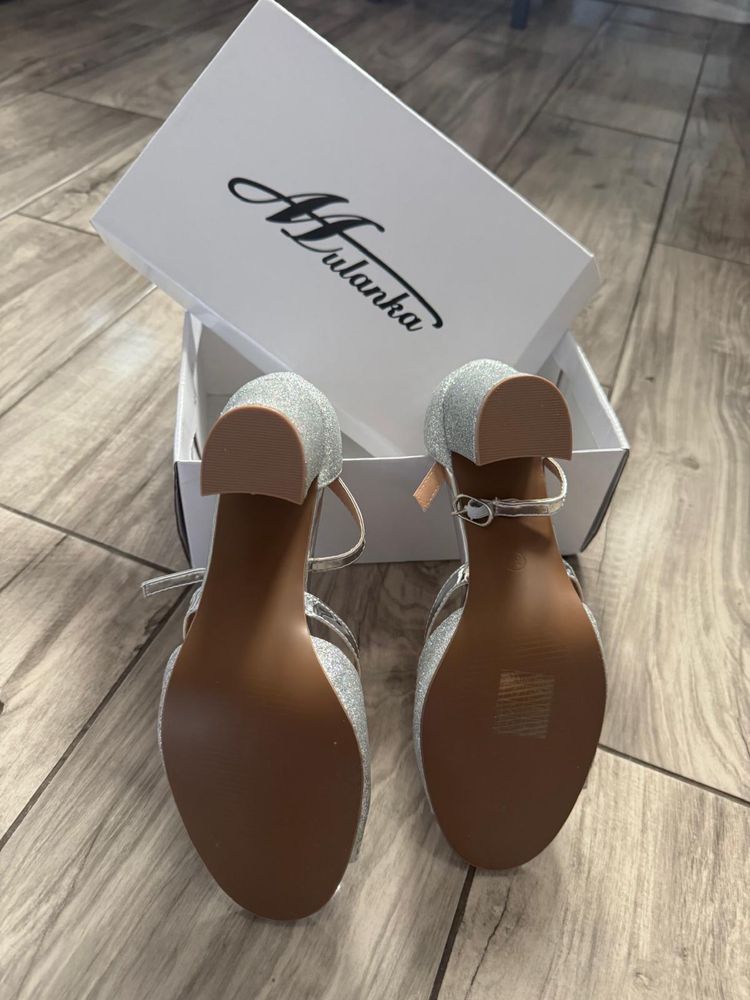 Buty wizytowe obcasy okolicznościowe 38 nowe