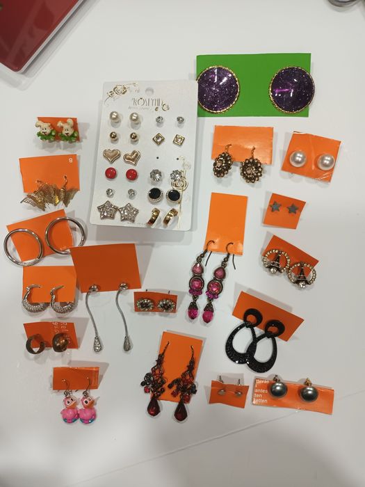 3€ a unidade brincos novos ,entrego em rio tinto ou envio ctt