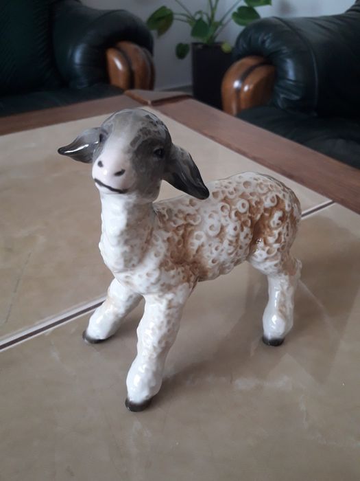 Porcelanowy baranek Heinz Schaubach - Unterweißbach lata 40 te/ 50 te