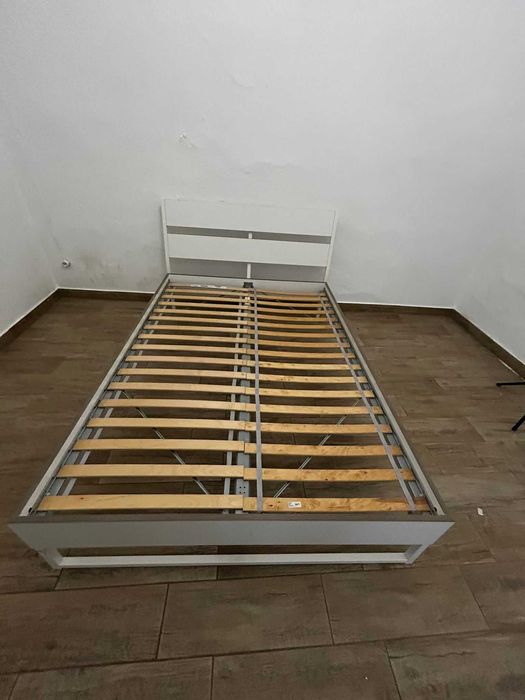 Cama de Casal IKEA