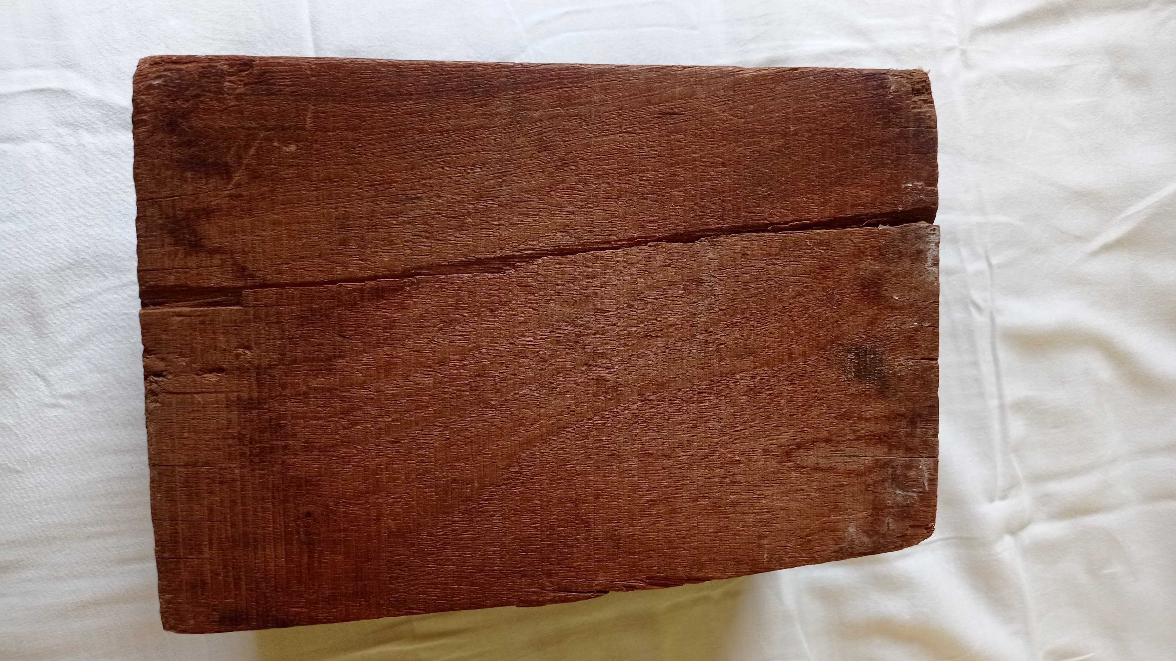 Pieniek drewno mahoniowe mahoń kloc zakłady drewna Hajnówka