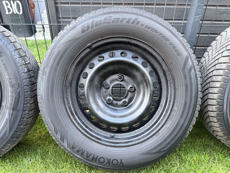 Kola zimowe 215/65r16 5x114,3 yokohama bluerth 2022