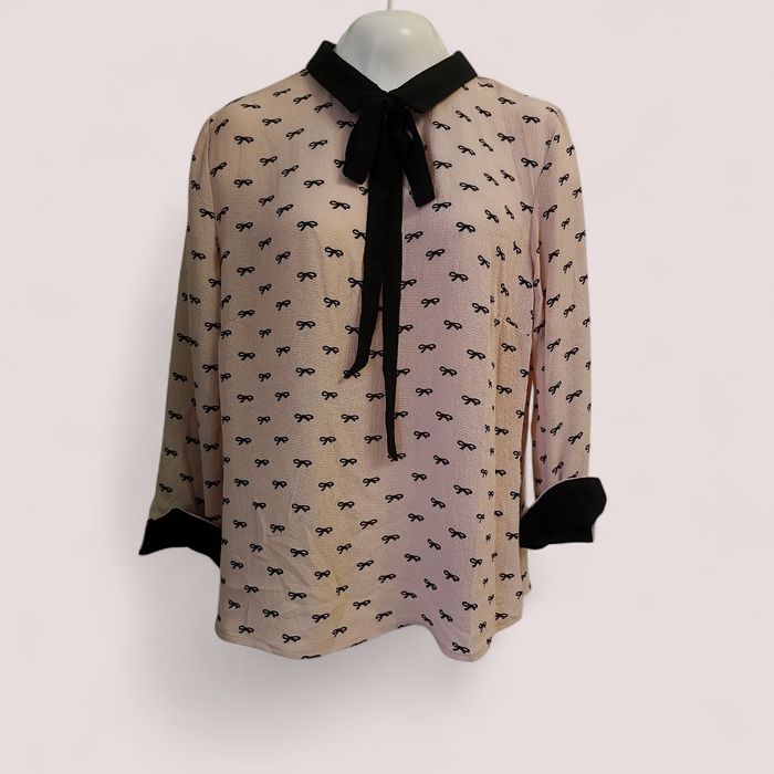 Elegancka bluzka z kołnierzykiem