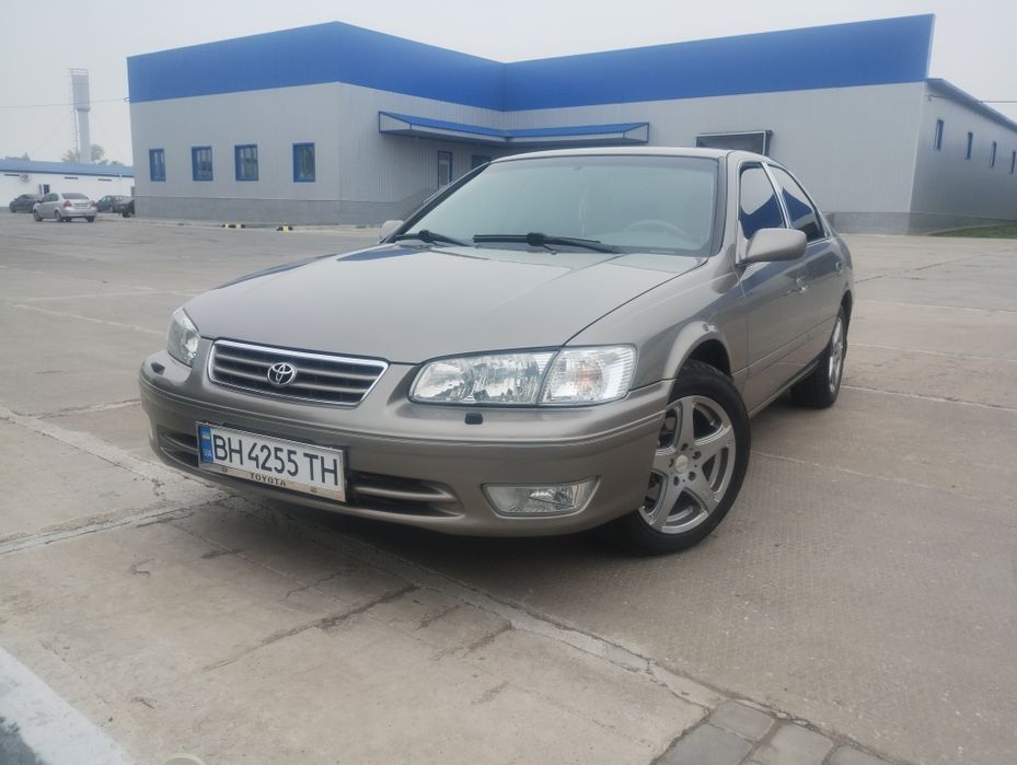 Toyota Camry 20 LE.