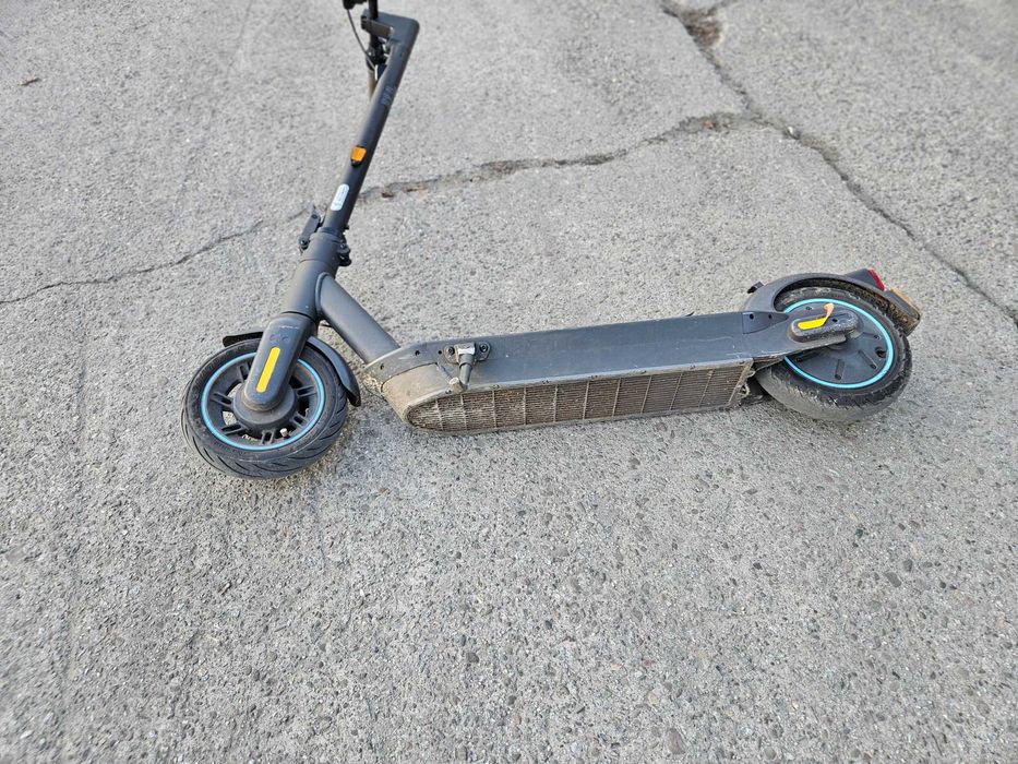 Hulajnoga elektryczna Ninebot G30 max  50 km na jednym ladowaniu