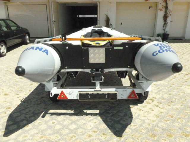 Barco pneumático Zodiac com motor e atrelado