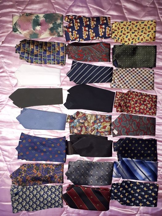 Lote de 24 gravatas em seda
