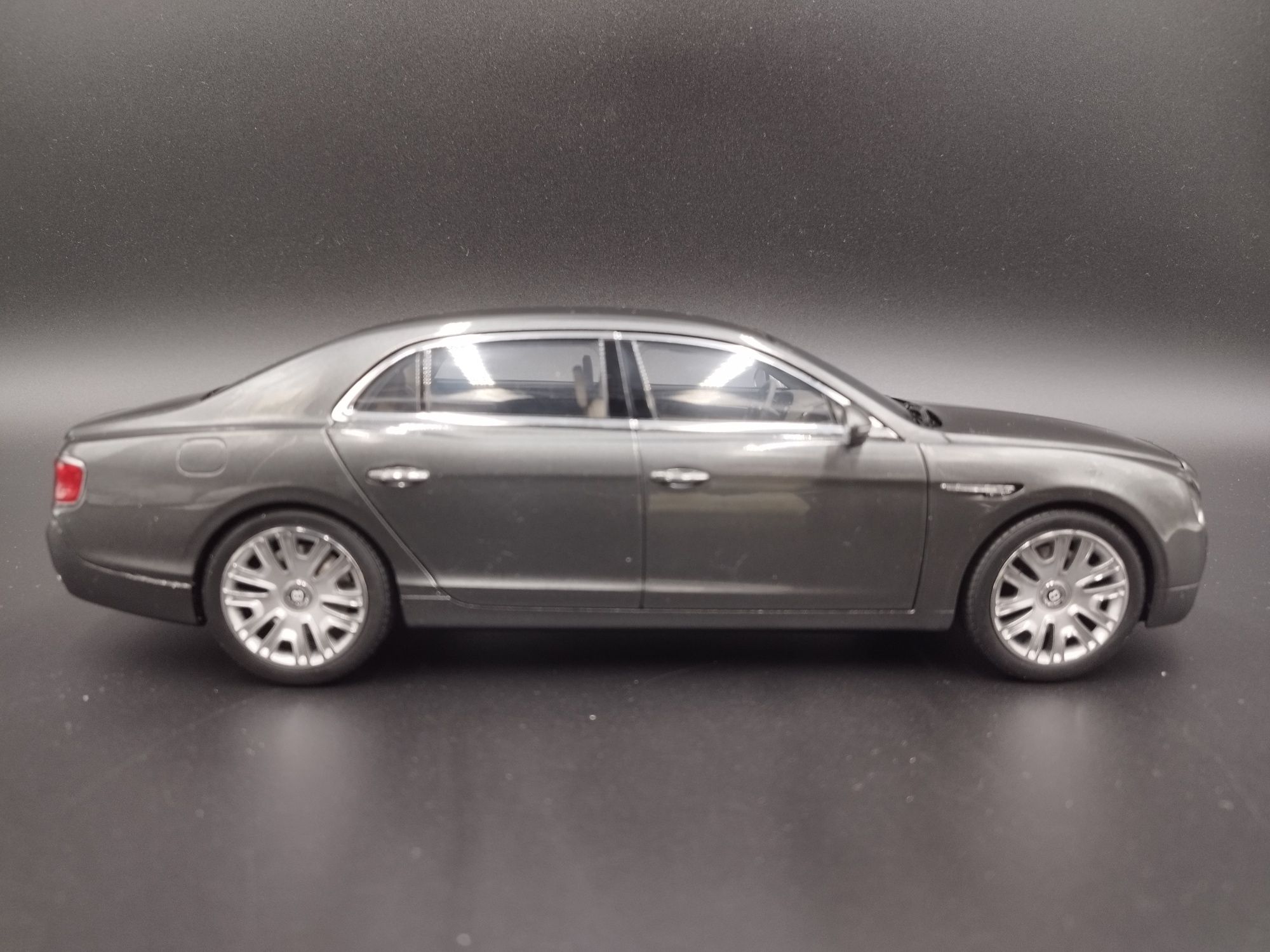 1:18 Kyosho Bentley Flying Sour W12 model