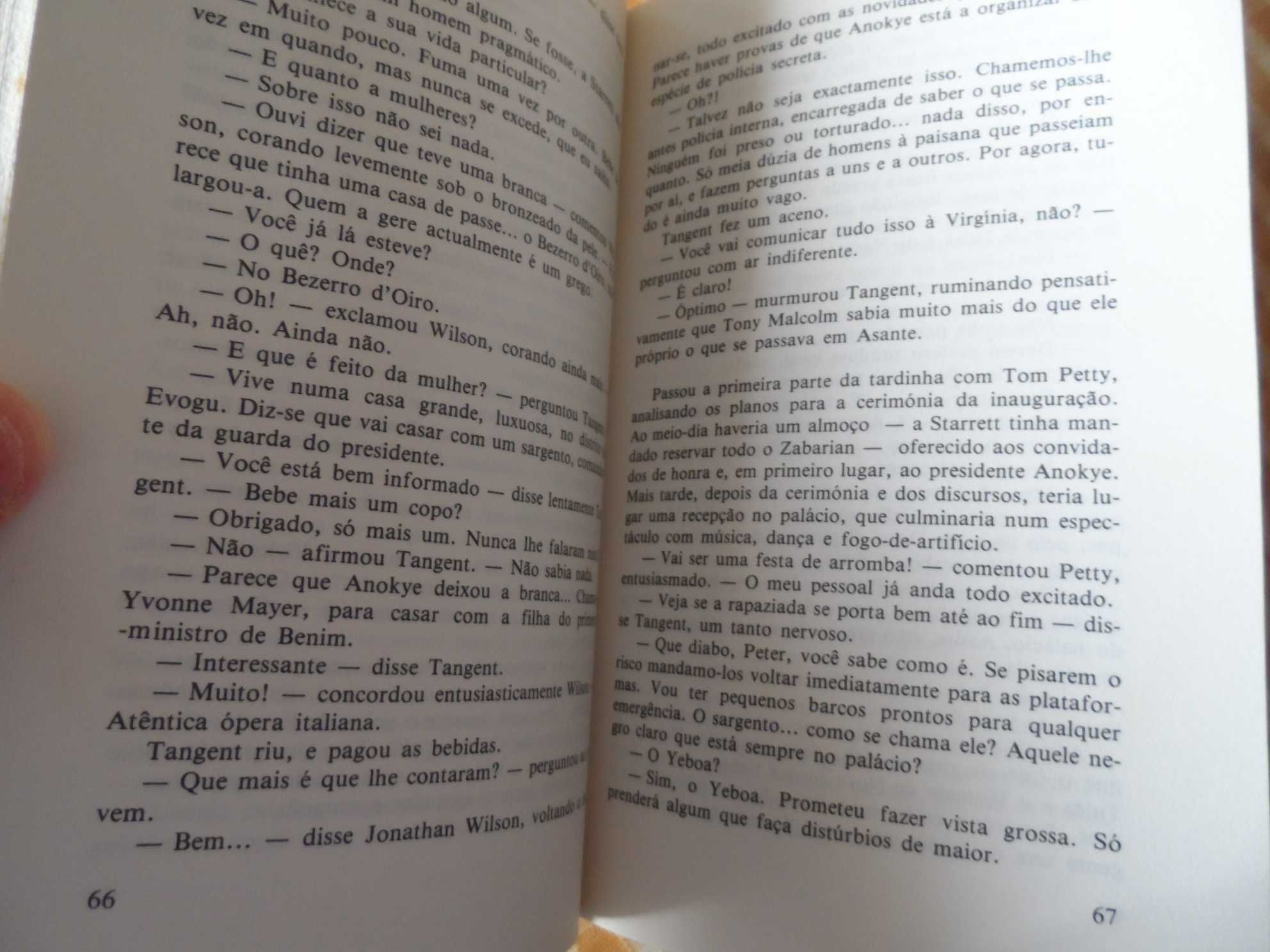 Três livros de Lawrence Sanders  -  Usados, em bom estado