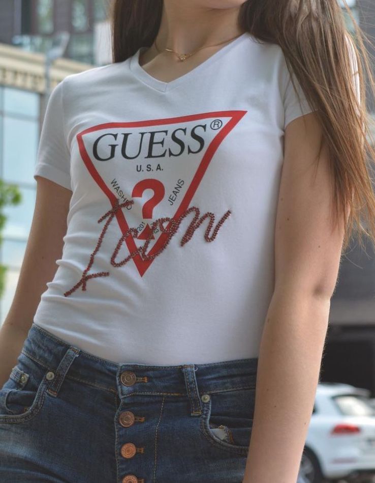 Жіноча оригінальна футболка Guess