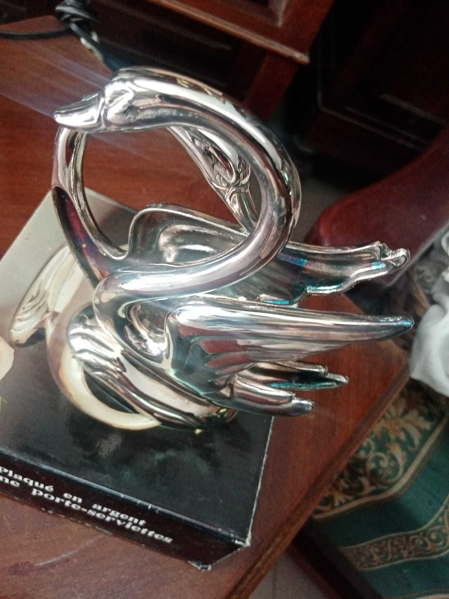 Suporte guardanapos em formato cisne banhado em prata