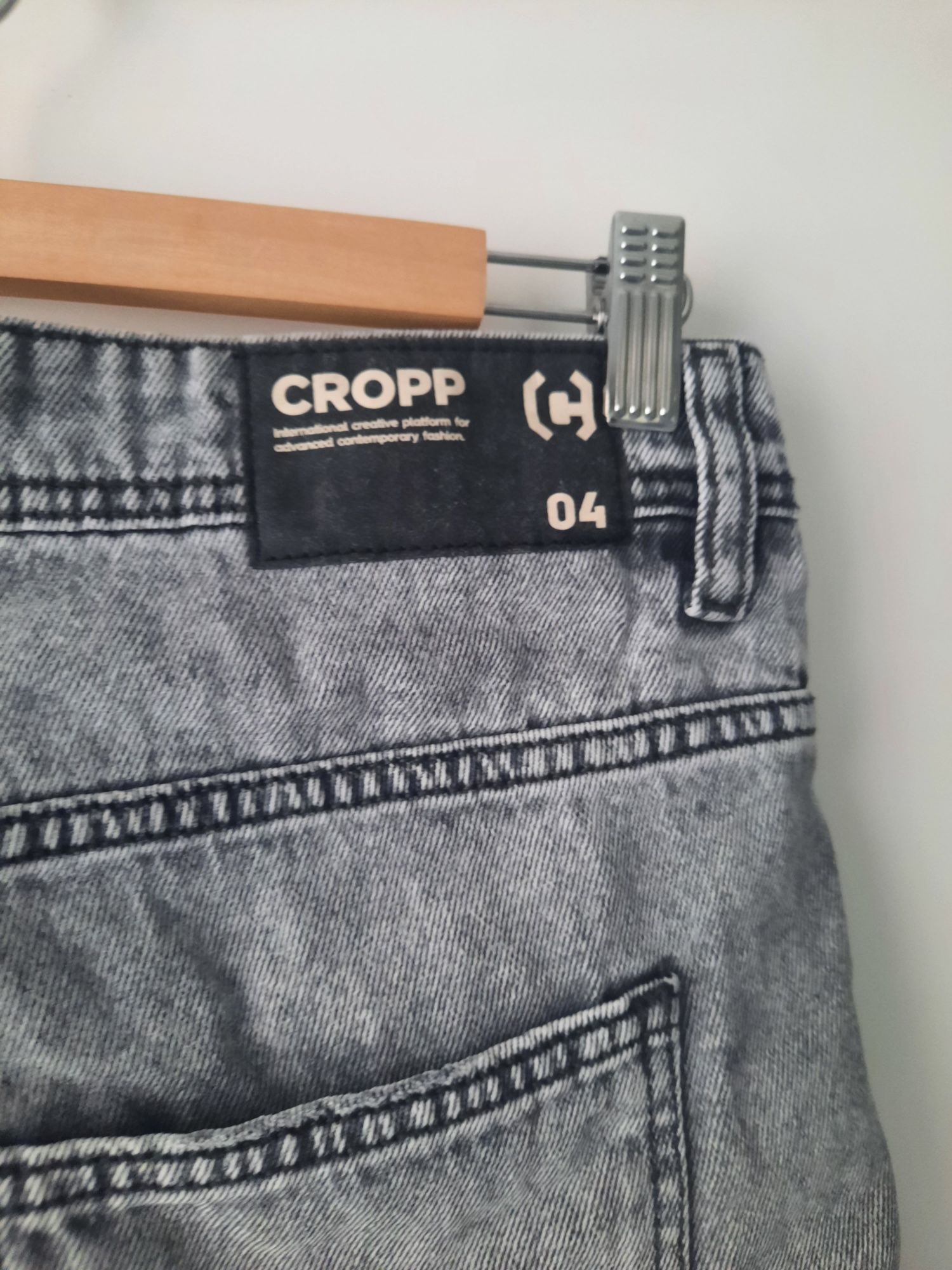 Krótkie spodenki szorty jeansowe męskie młodzieżowe Cropp r. 30 S