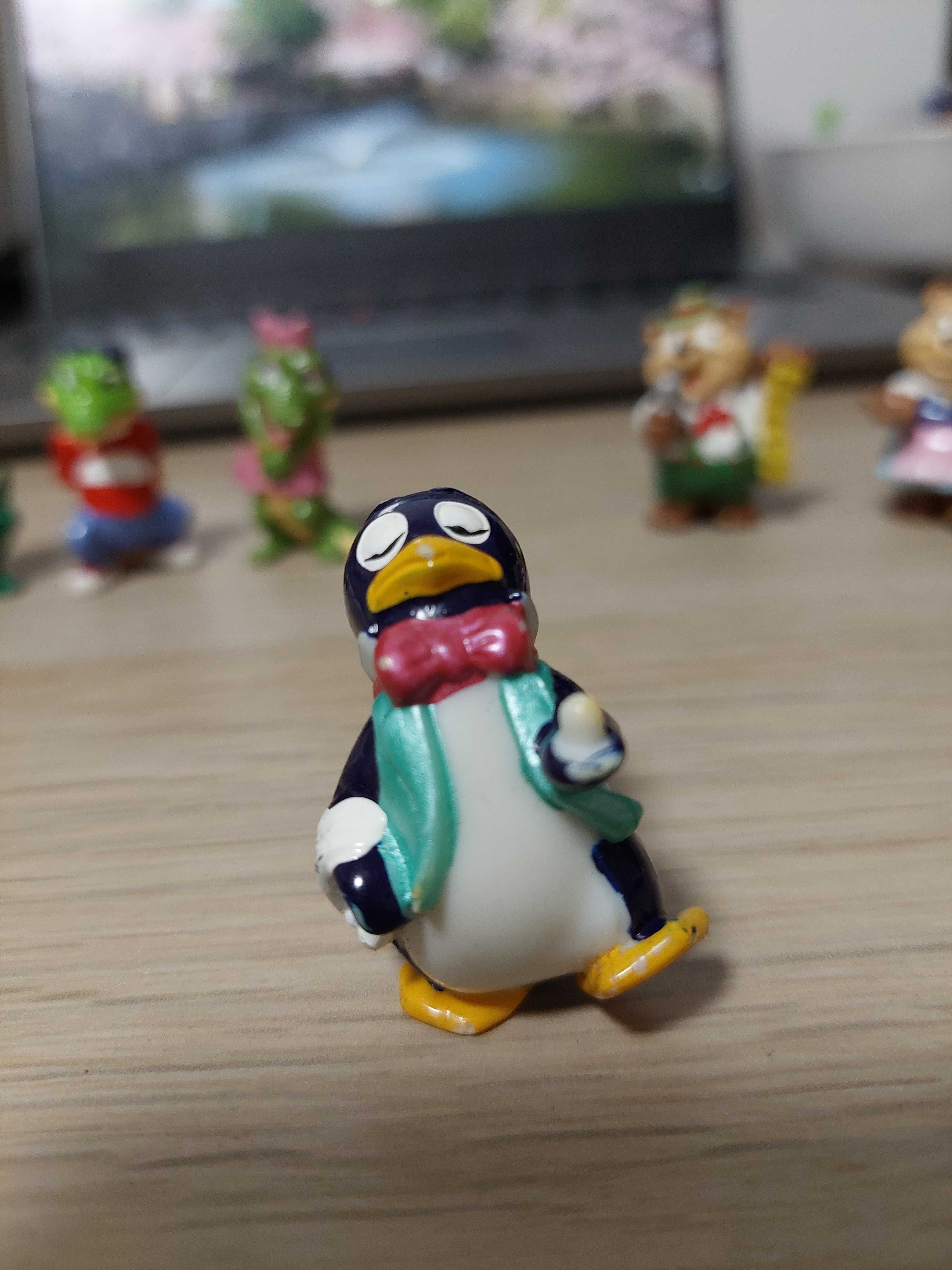 Figurka z jajka Kinder - pingwinek