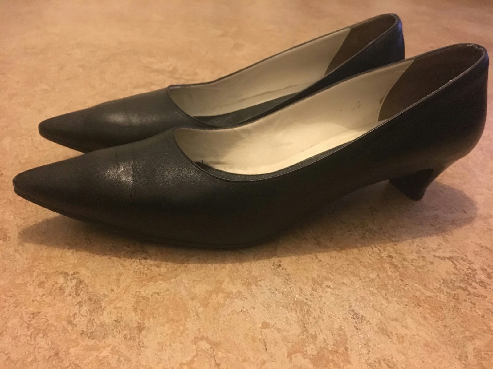Женские чёрные туфли на каблуке из натуральной кожи. Кожаные туфли