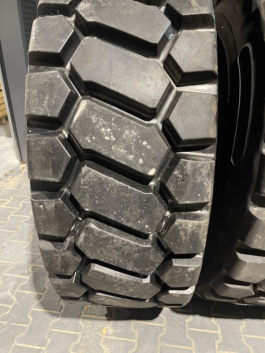 Opony bieżnikowane 23.5R25 do ładowarek radialne bezdętkowe