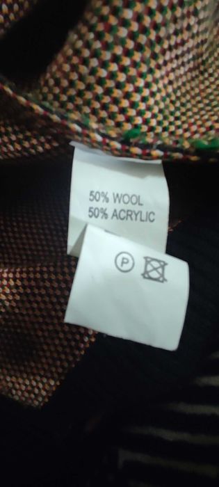 Продам  2 женских цветных свитера р 50-52