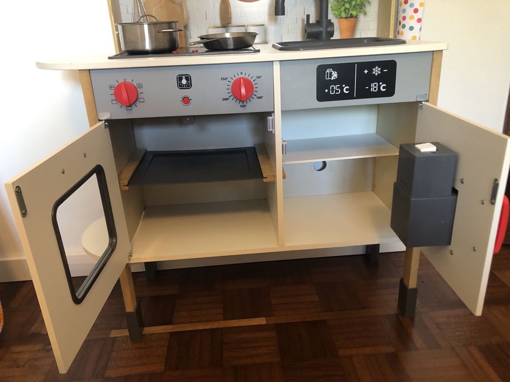 Cozinha de brincar em madeira do Lidl com acessórios originais
