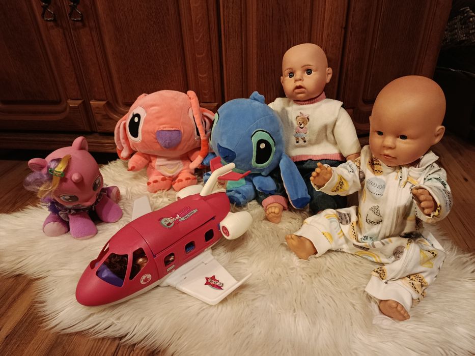 Zestaw mix zabawek dla dziewczynki.