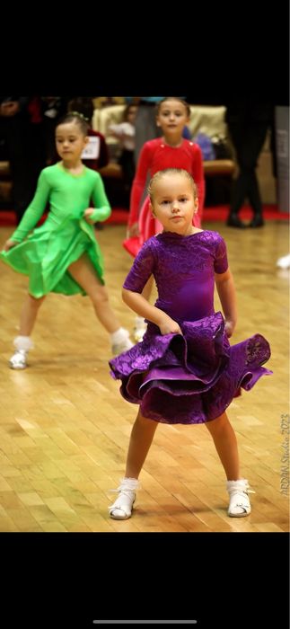 Танцювальне плаття фіолетового кольору