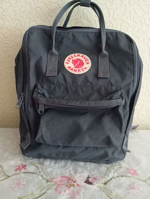 Стильний брендовий рюкзак.