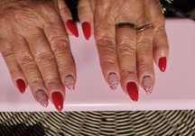 Faco unhas de gel e acrílico