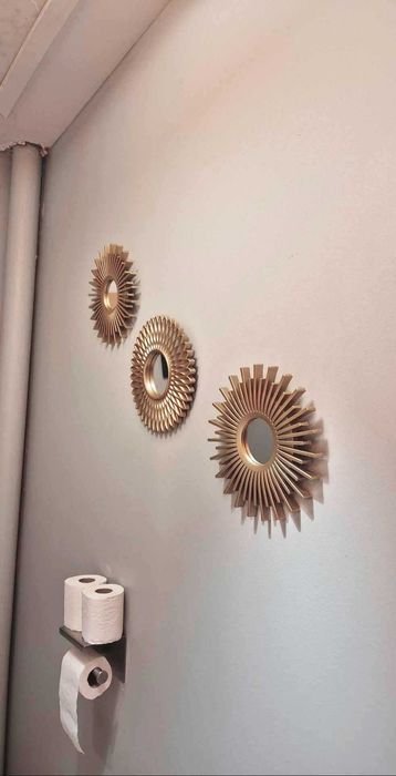 Dekoracja zestaw 3 luster w złotych ramkach do domu na ścianę