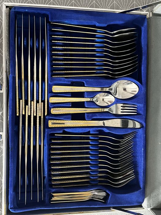 Sztućce Solingen 18/10 ze złoceniami, duży komplet (niebieskie etui)
