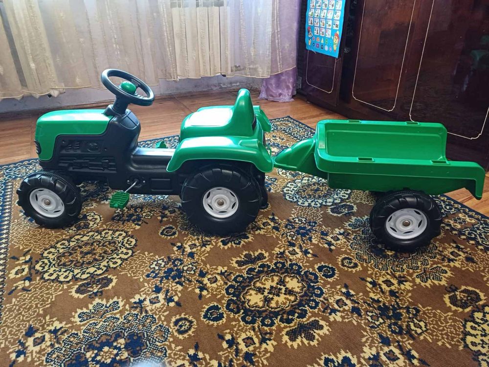 Трактор дитячий ( новий )