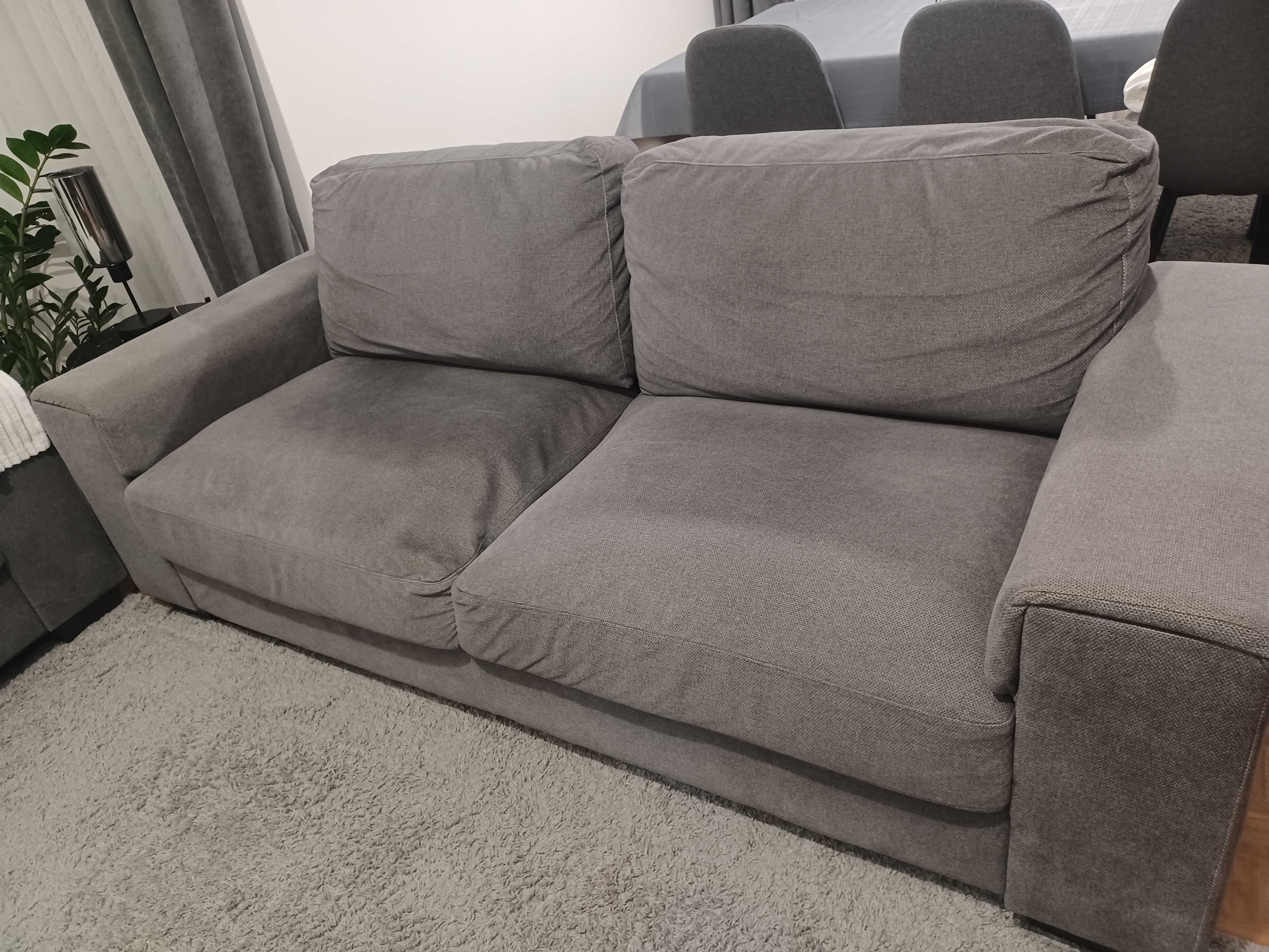 Sofa 3 lugares, usando.