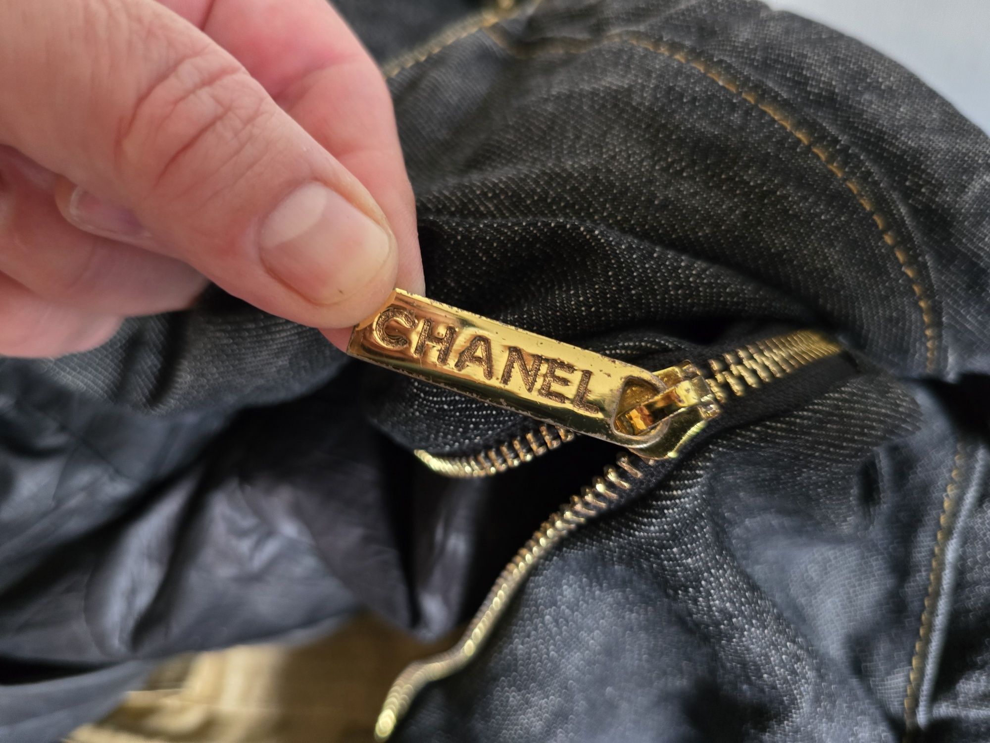 Продам женскую сумку Chanel