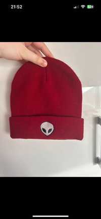 czerwona bordowa czapka zimowa stylowa alien