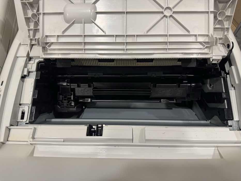 Принтер Canon LBP3010, новий катридж, всі кабелі, гарний стан.