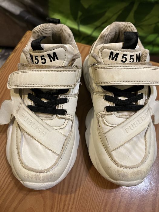 ВІДДАМ взуття на дівчинку