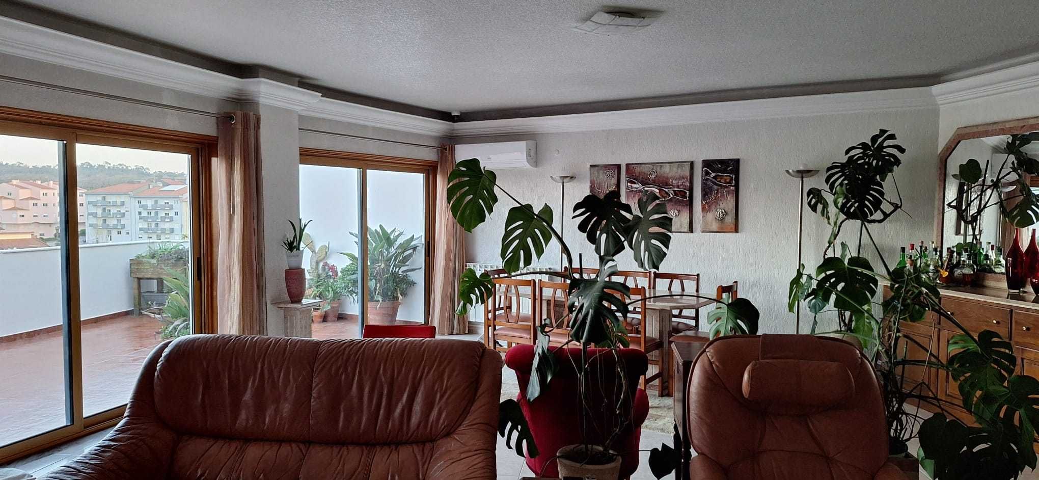 Excelente Apartamento T4 + "T0" no centro de Mafra