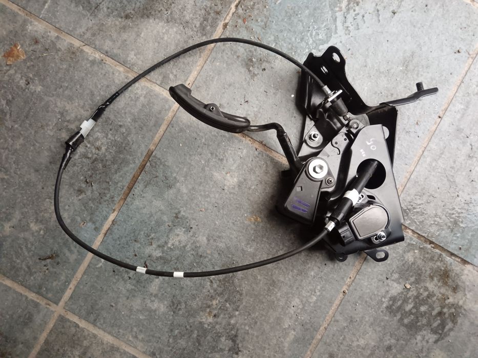 Sensor e pedal de acelerador de uma Toyota Dina 35 25 em bom estado
