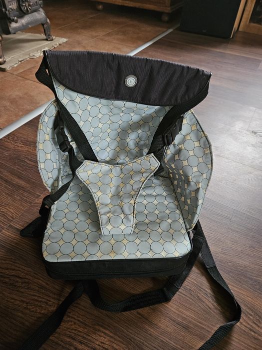 Fotelik podrozny do karmienia