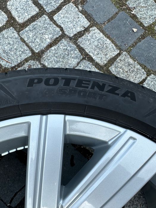 Koła Alufelgi VOLKSWAGEN 18 Golf 8 Touran Passat 215/45R18 5x112 ET51