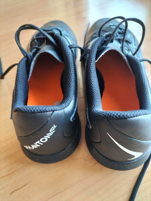 Tênis futebol pretos Nike Phantom