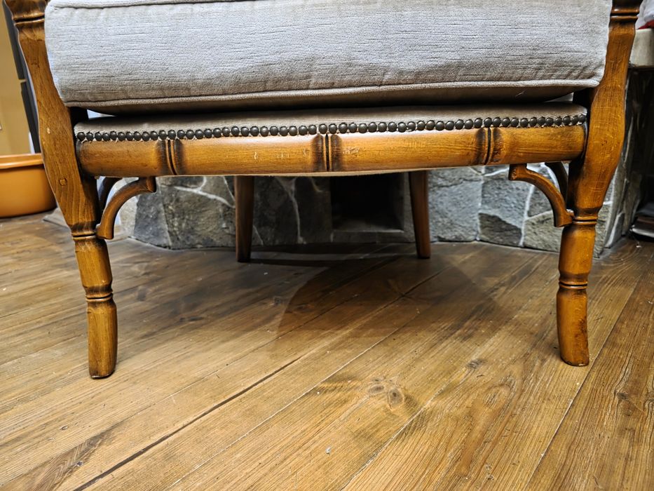 Антикварне крісло