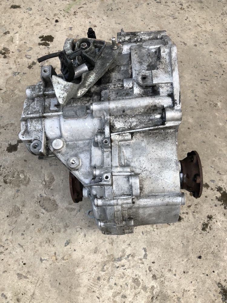 Коробка передач КПП VW  Passat B6 2.0 tdi Ауді а3 Каді гольф шкода а5