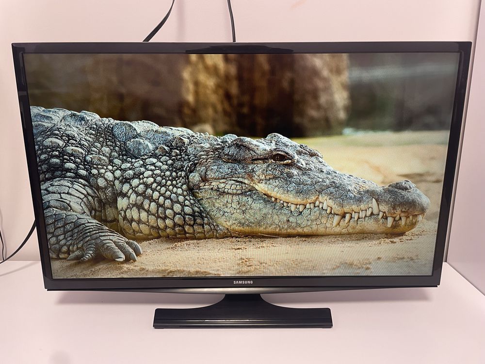 Телевізор Samsung UE32J4100