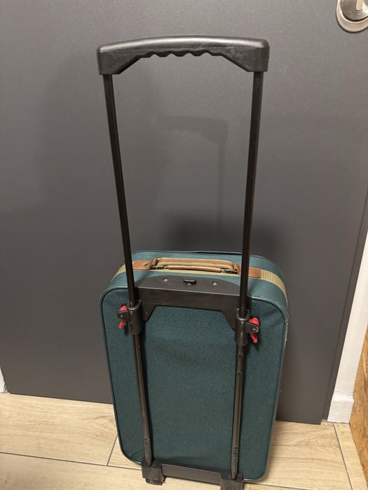 Walizka mała z wysuwanym uchwytem