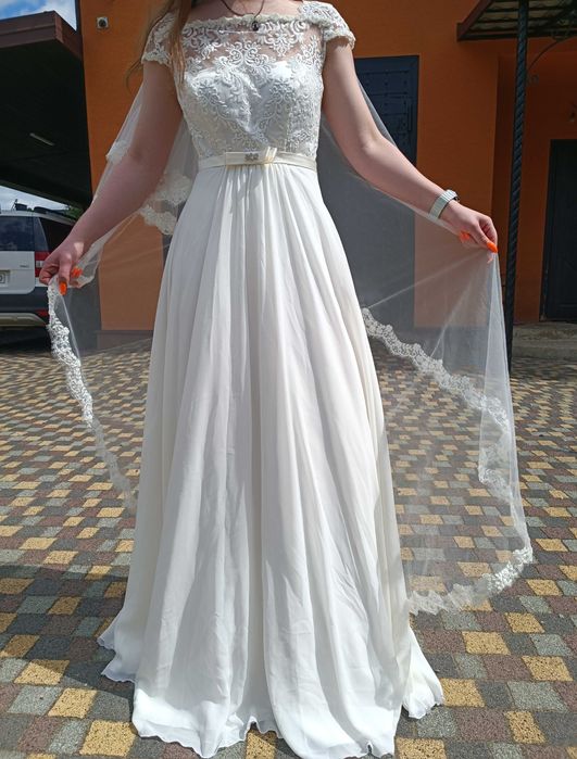 Нова весільна, вечірня сукня з фатою розмір 52, кольору айворі, ніжна.