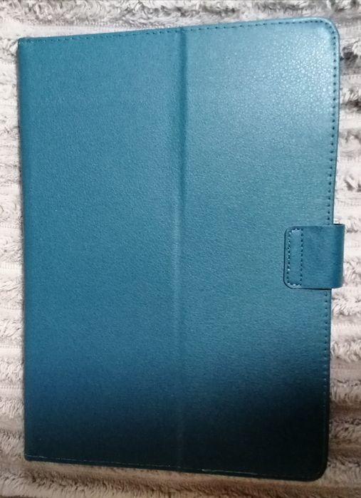 Продам универсальный чехол для планшета. Новый