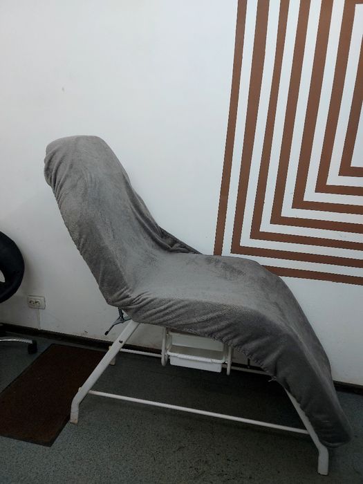 Продам масажну кушетку