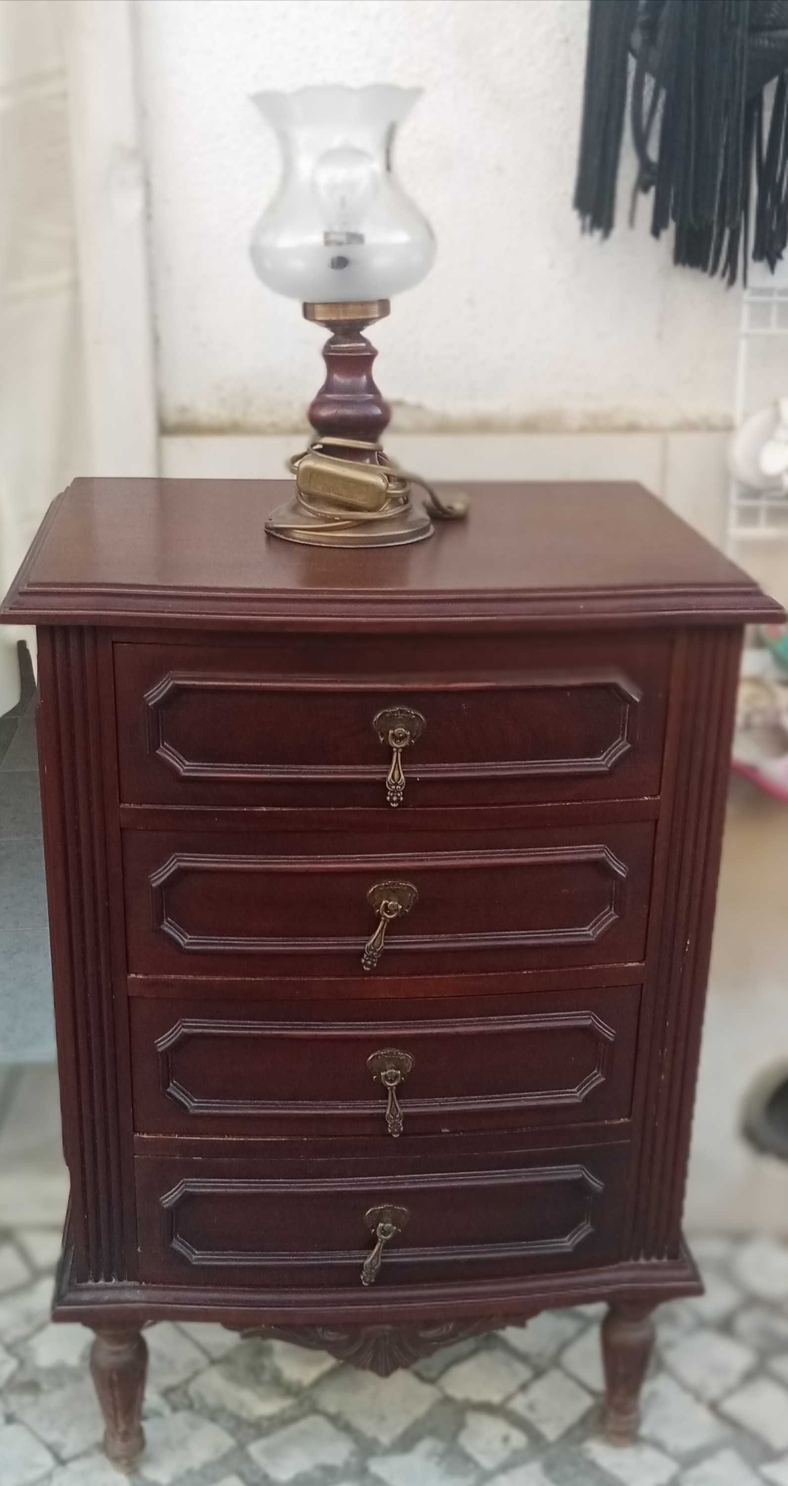 Mesa de cabeceira em mogno, madeira maciça