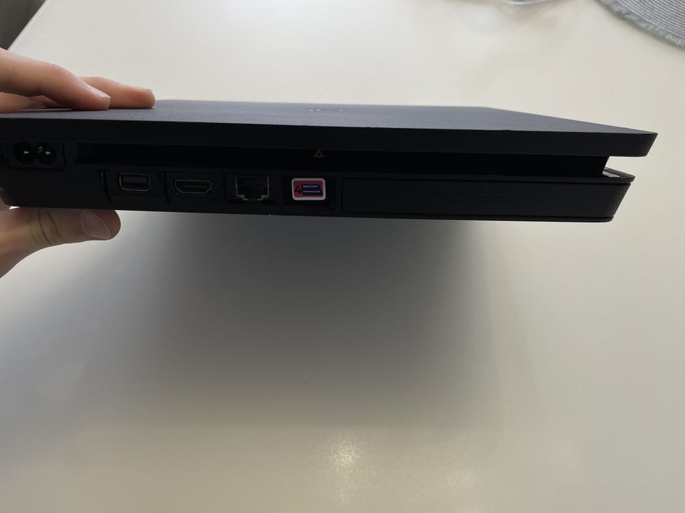 Ps4 slim 500gb, без джойстиків