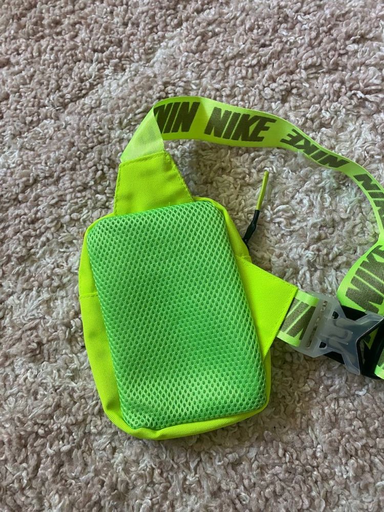 Nike сумка через плече.