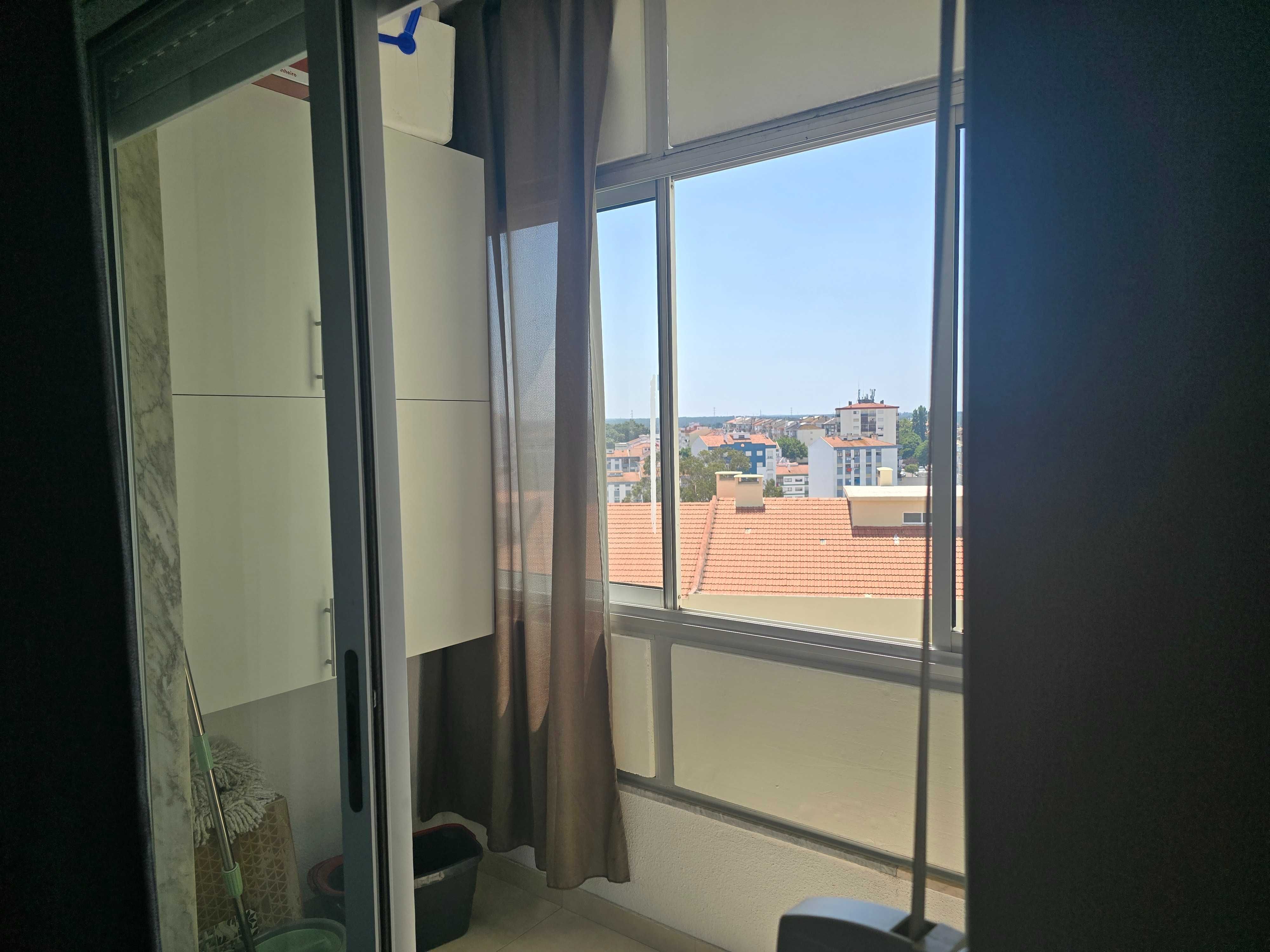 Apartamento Mobilado e Equipado para Arrendamento na Torre da Marinha